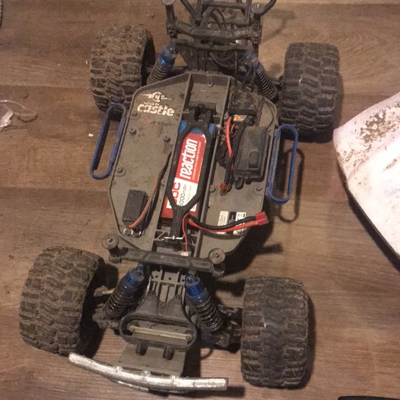 Traxxas Remote control off roadsing truck - Picture 2 of 3